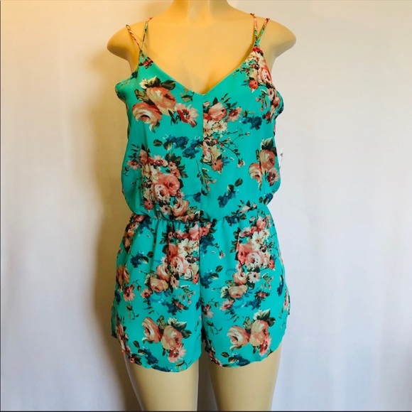 Charlotte Russe Pants - Charlotte Russe women’s romper floral medium